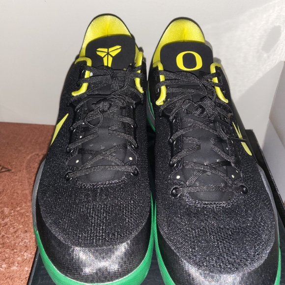 BRAND NEW KOBE VIII OREGON DUCKS - Picture 1 of 8